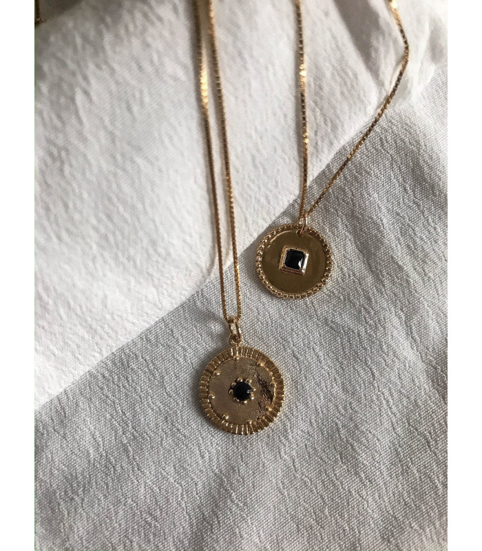 Colllier Médaille Onyx carré