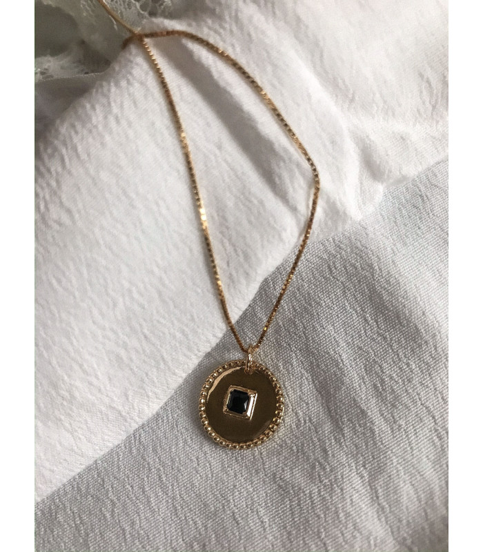 Colllier Médaille Onyx carré