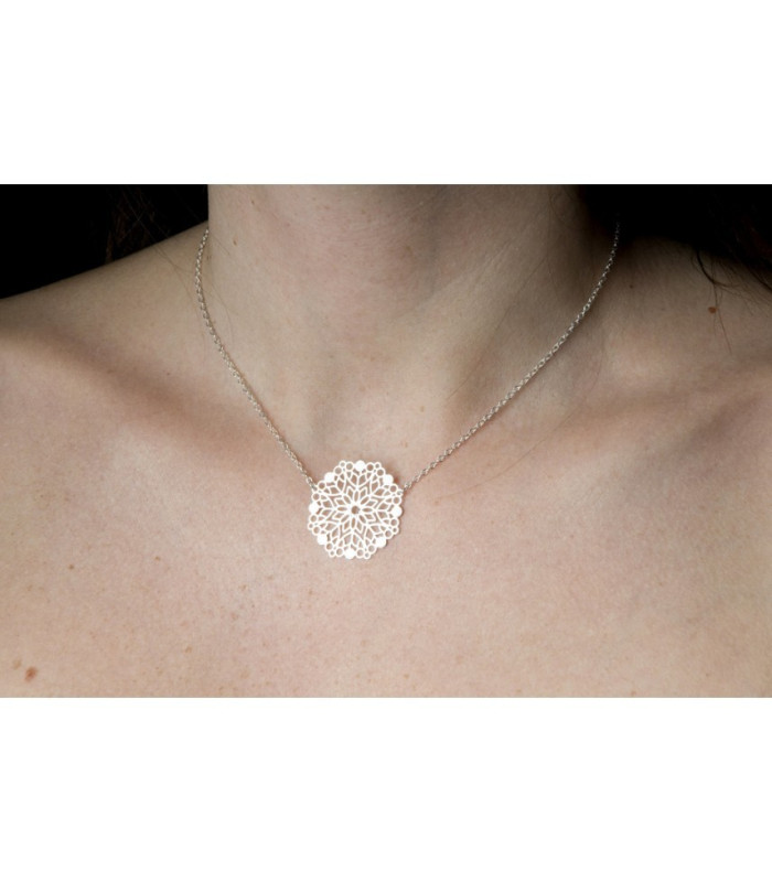Collier chaine grande rosace