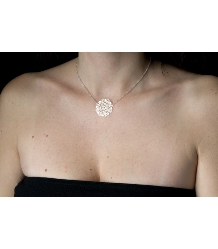 Collier chaine grande rosace